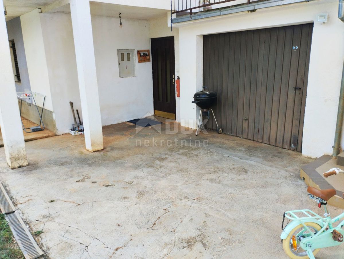 ISTRIA, PARENZO - Casa bifamiliare con 2 appartamenti e ampio giardino