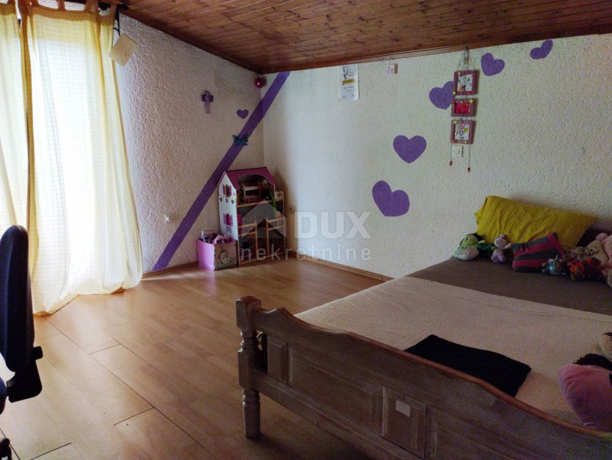 ISTRIA, PARENZO - Casa bifamiliare con 2 appartamenti e ampio giardino