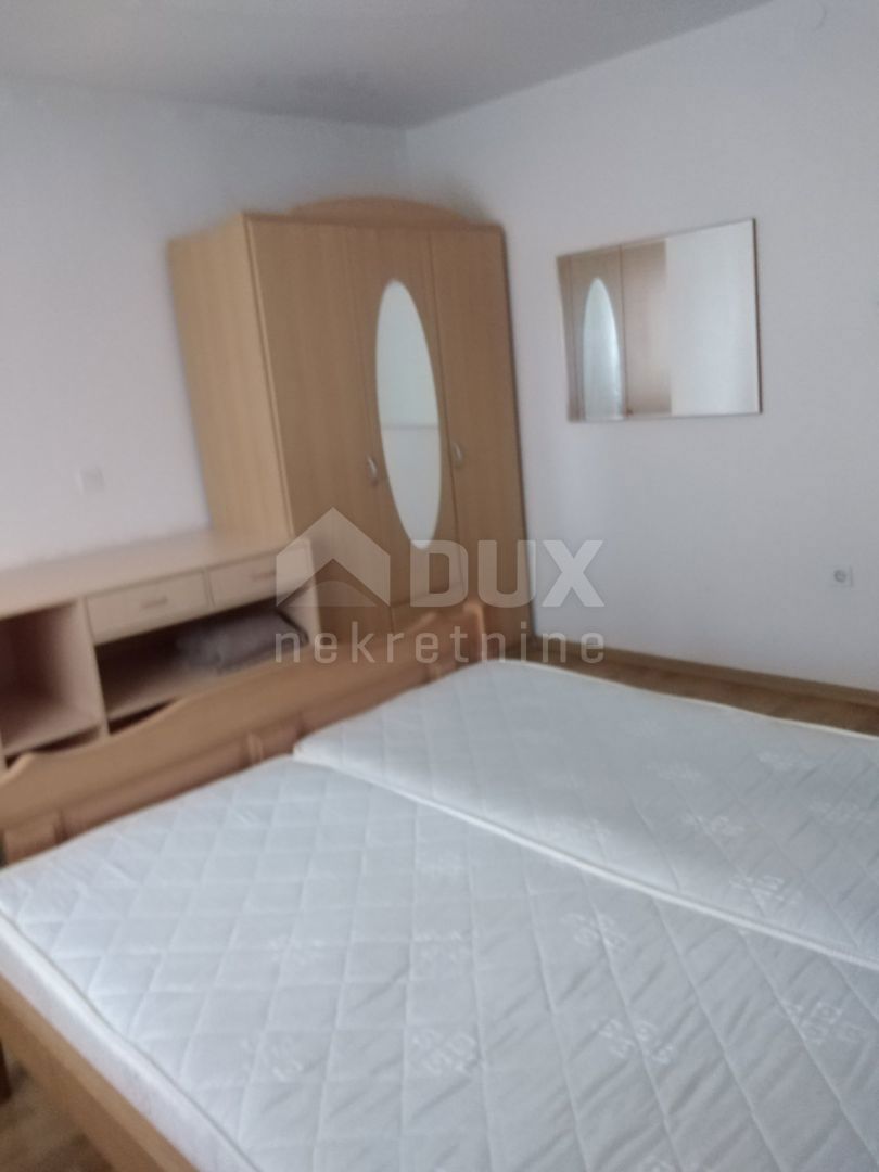 ISTRIA, PARENZO - Casa bifamiliare con 2 appartamenti e ampio giardino