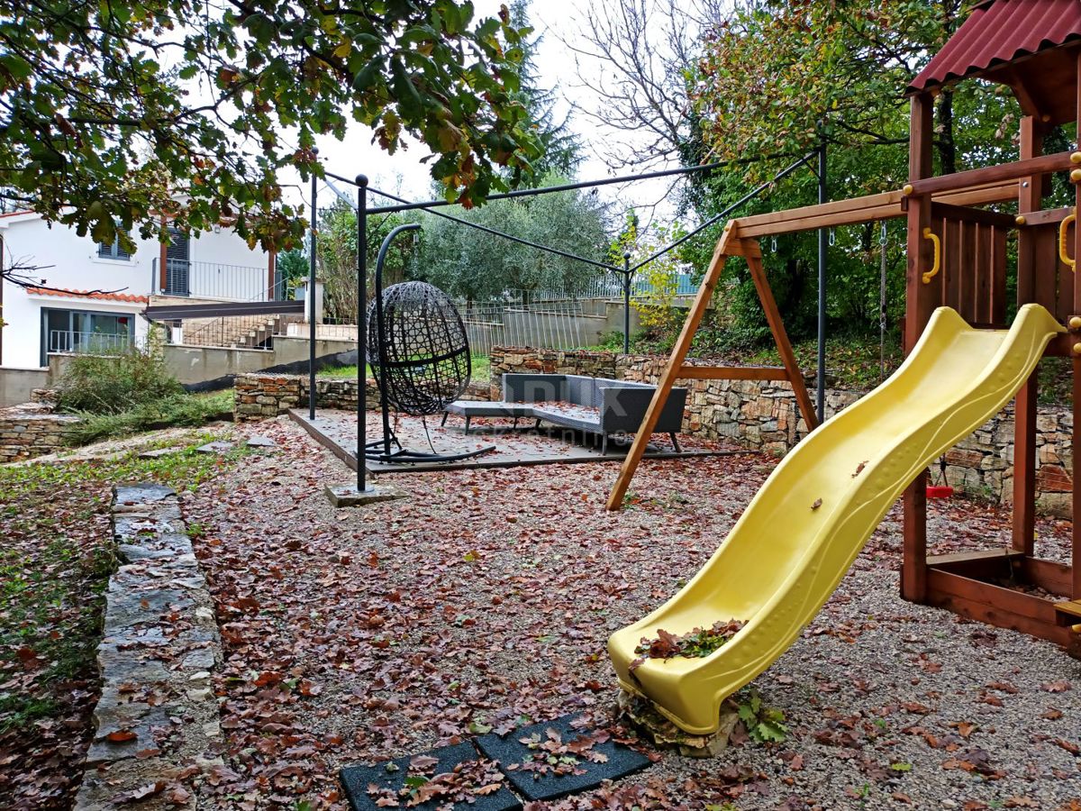 ISTRIA, TINJAN - Casa di qualità con piscina e ampio giardino, vista mare