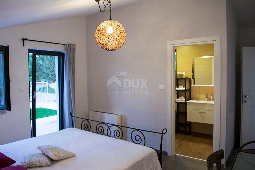 ISTRIA, TINJAN - Casa di qualità con piscina e ampio giardino, vista mare