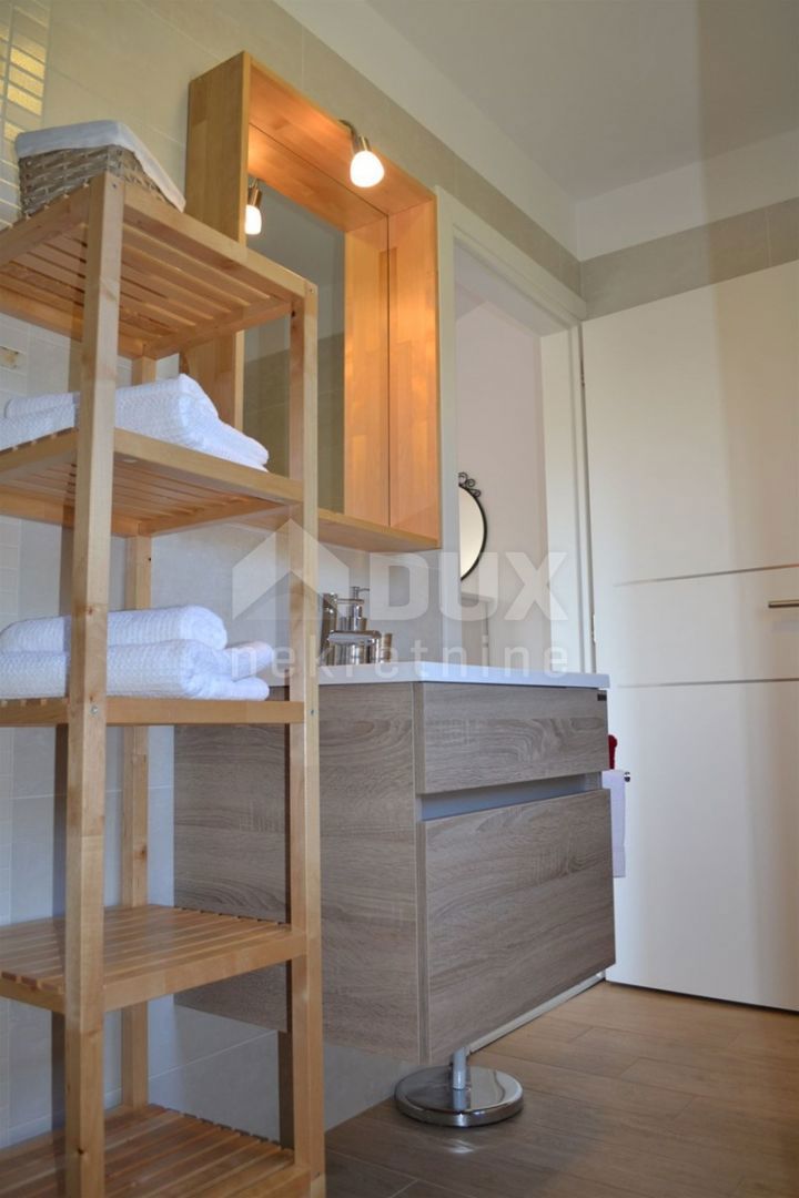 ISTRIA, TINJAN - Casa di qualità con piscina e ampio giardino, vista mare