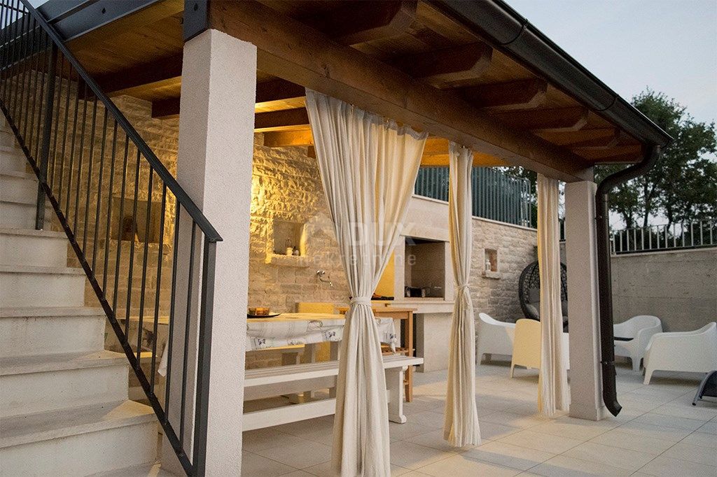 ISTRIA, TINJAN - Casa di qualità con piscina e ampio giardino, vista mare