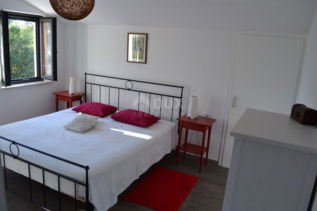 ISTRIA, TINJAN - Casa di qualità con piscina e ampio giardino, vista mare