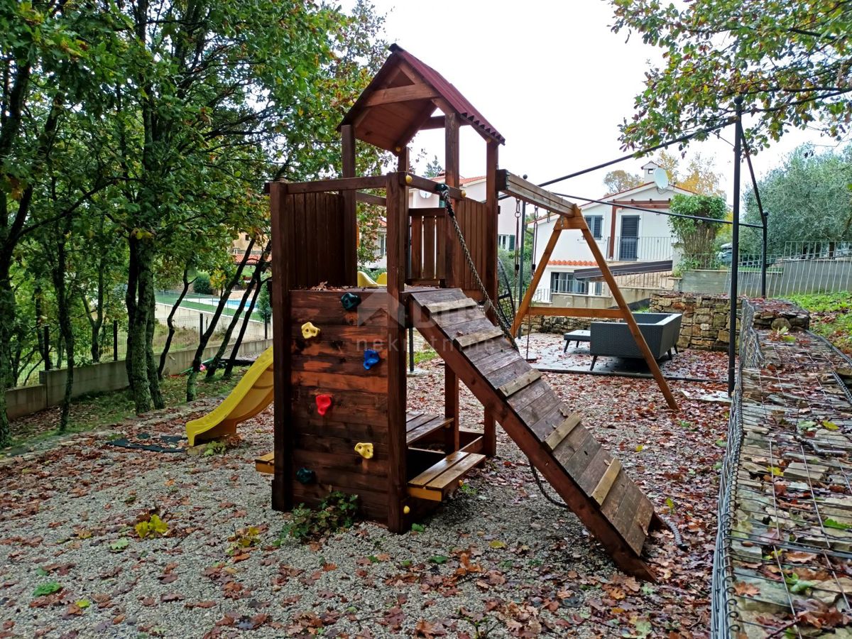ISTRIA, TINJAN - Casa di qualità con piscina e ampio giardino, vista mare