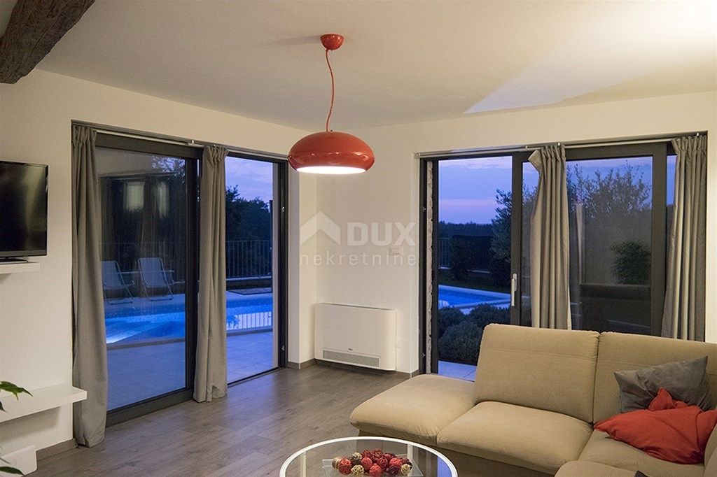 ISTRIA, TINJAN - Casa di qualità con piscina e ampio giardino, vista mare