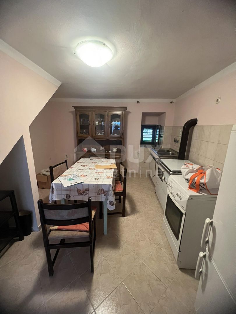 ISTRIA, LABIN - Casa ai margini del paese con vista sulla natura