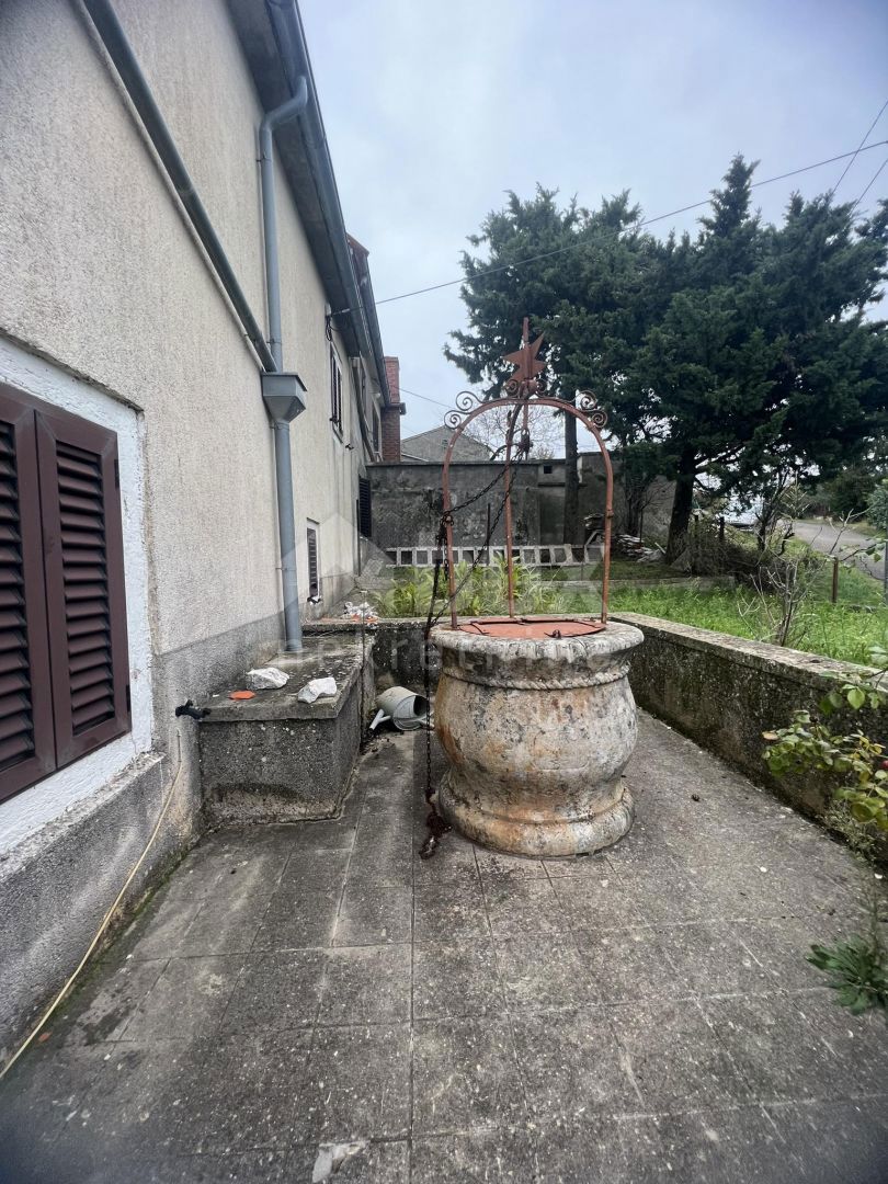 ISTRIA, LABIN - Casa ai margini del paese con vista sulla natura