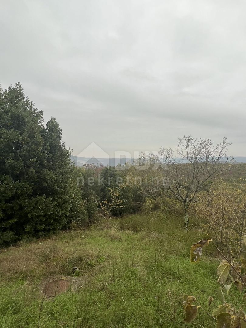 ISTRIA, LABIN - Casa ai margini del paese con vista sulla natura