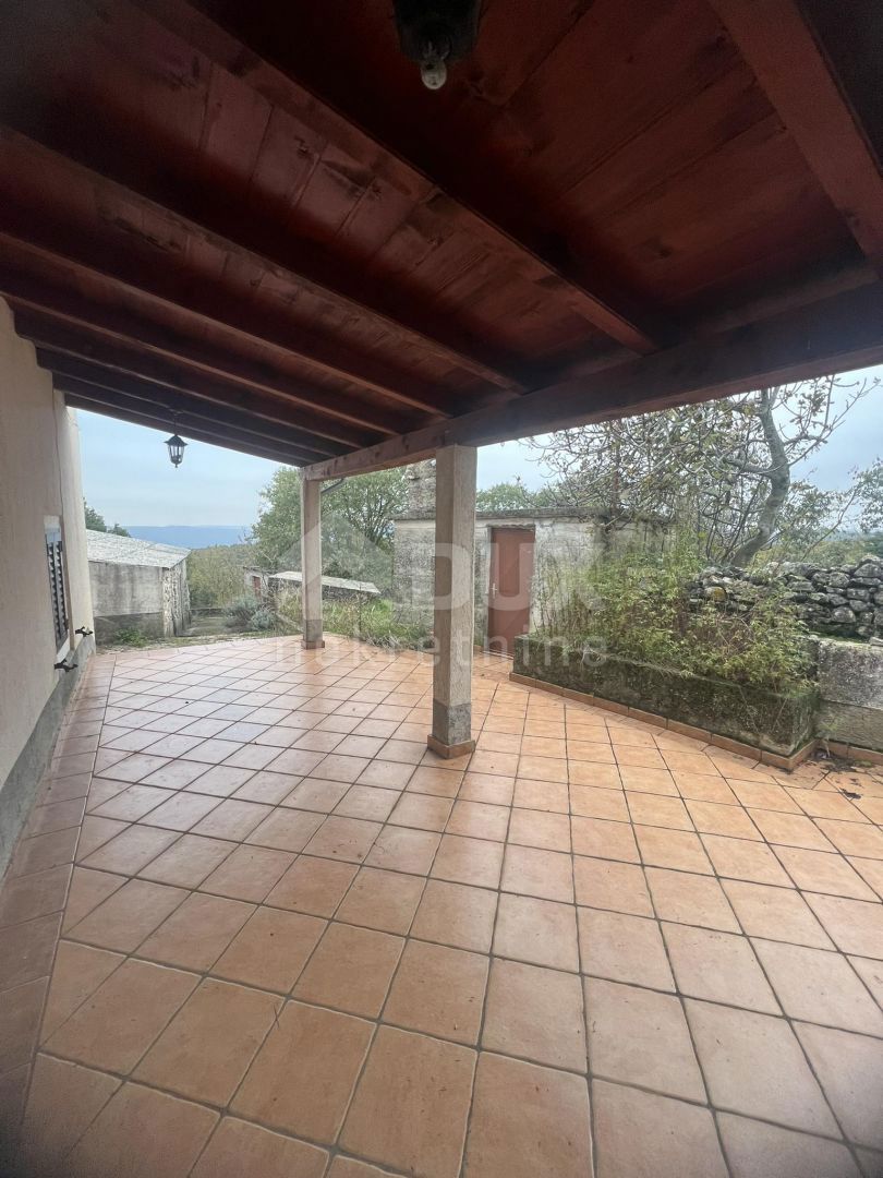 ISTRIA, LABIN - Casa ai margini del paese con vista sulla natura