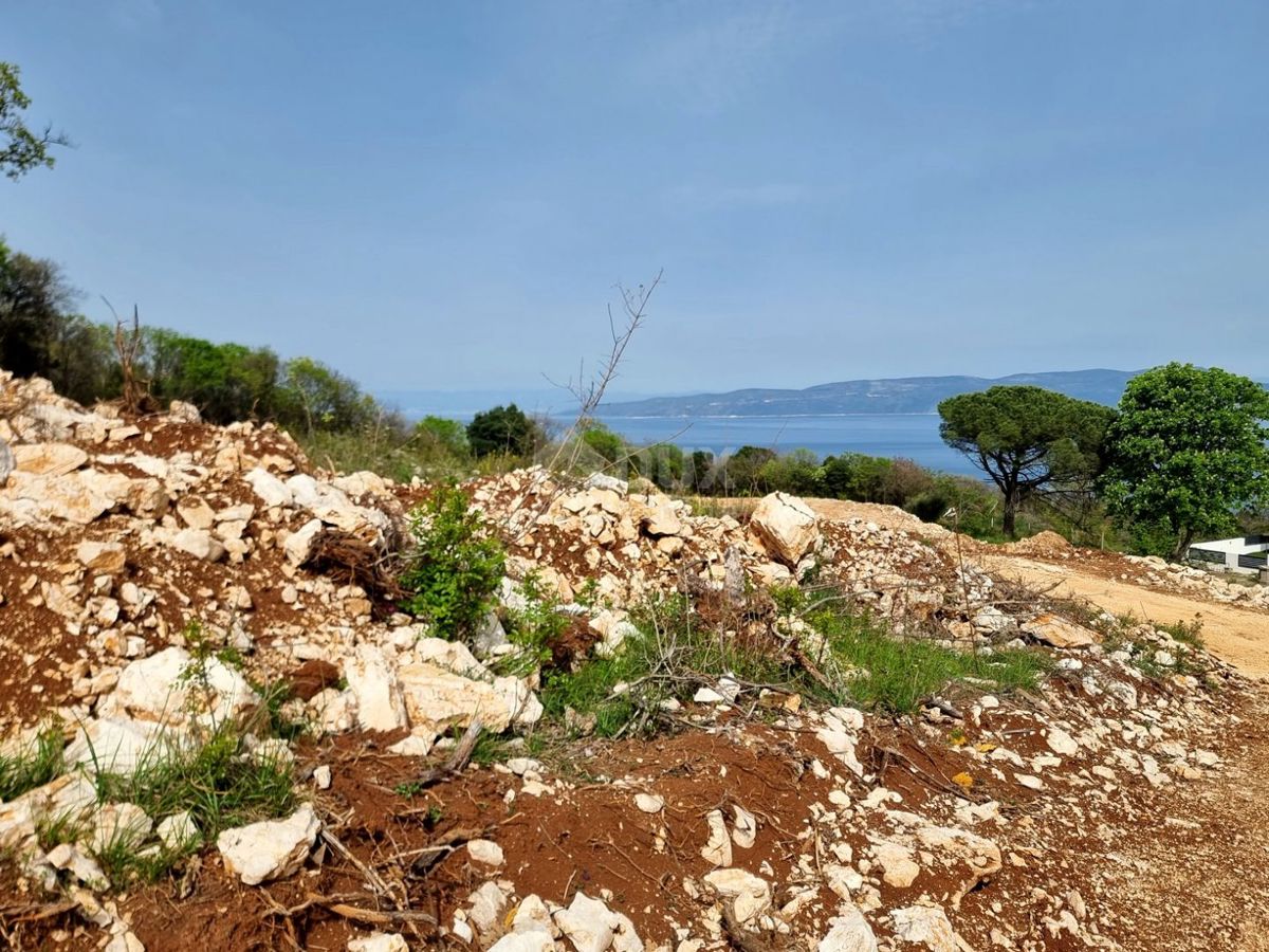 ISTRIA, RABAC - Terreno da investimento con permesso di costruzione e vista sensazionale