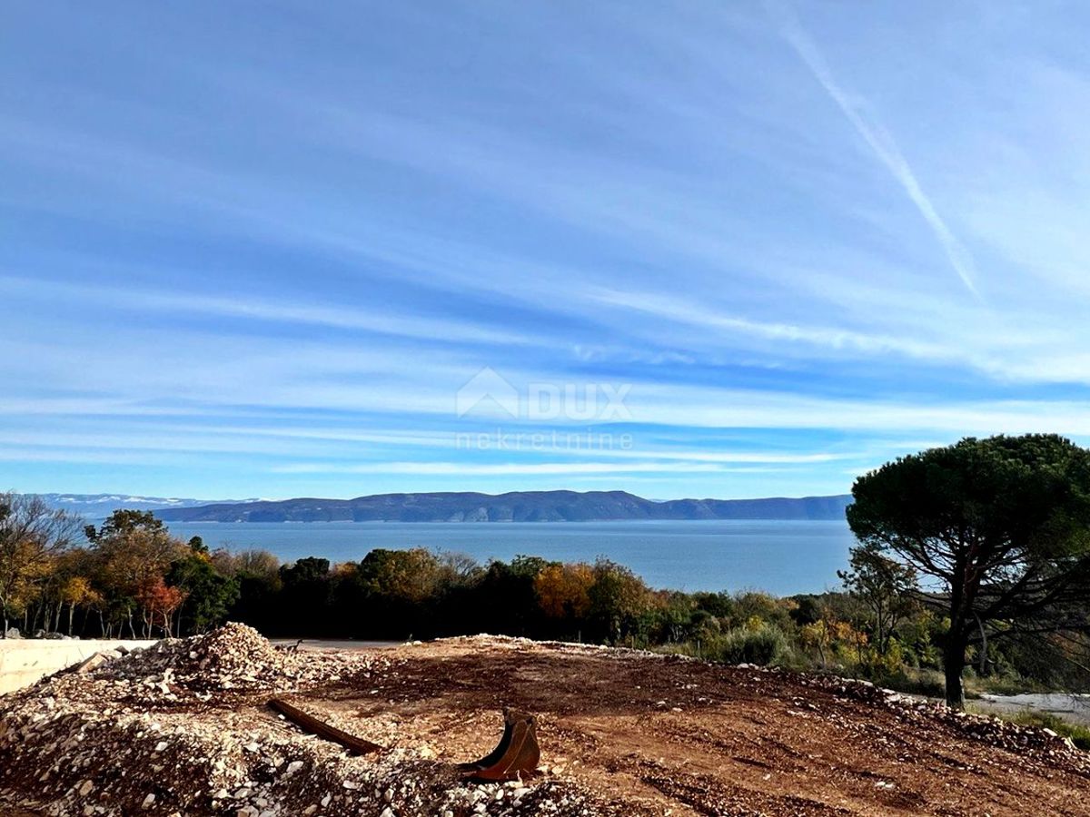 ISTRIA, RABAC - Terreno da investimento con permesso di costruzione e vista sensazionale