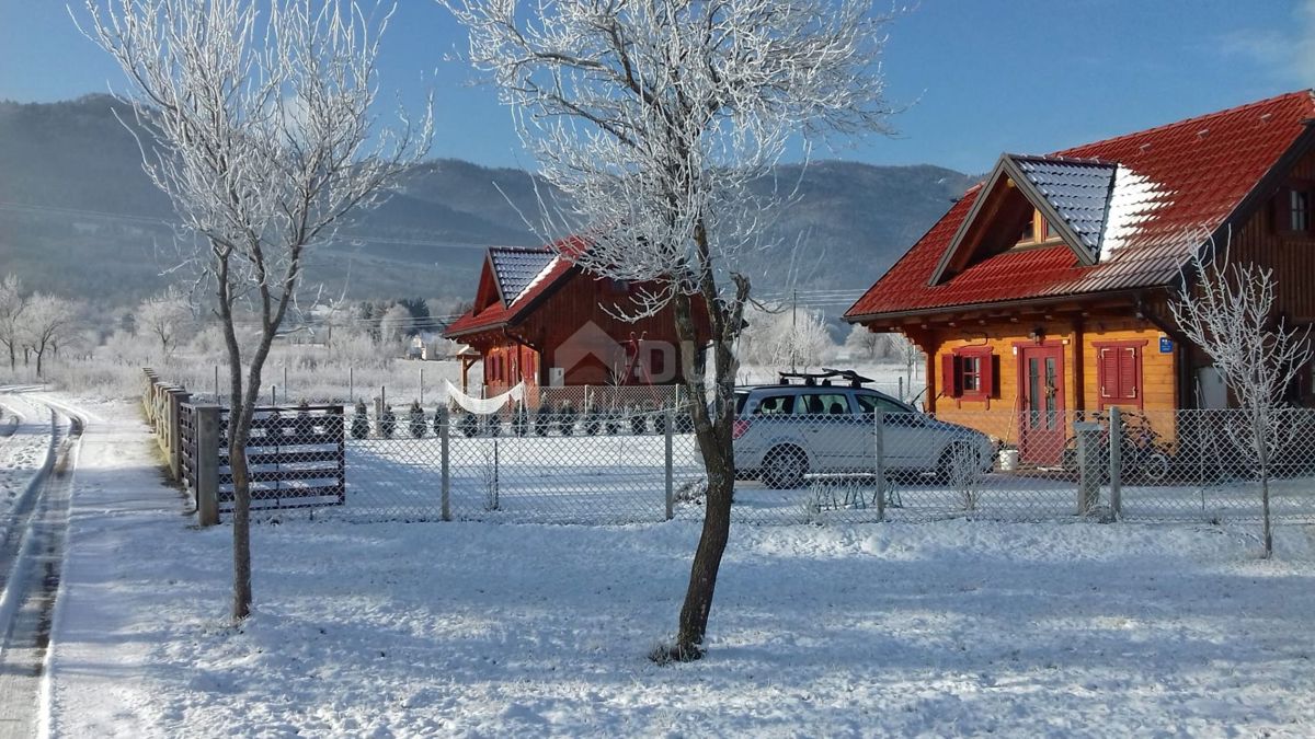 OTOČAC, LIČKO LEŠČE - Casa idilliaca con piscina