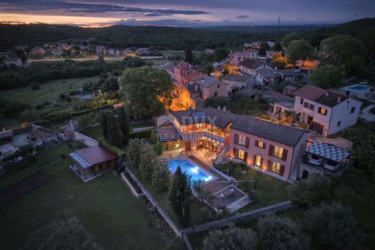 ISTRIA, ROVIGNO - Spaziosa villa con ampio terreno edificabile