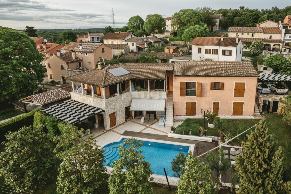 ISTRIA, ROVIGNO - Spaziosa villa con ampio terreno edificabile