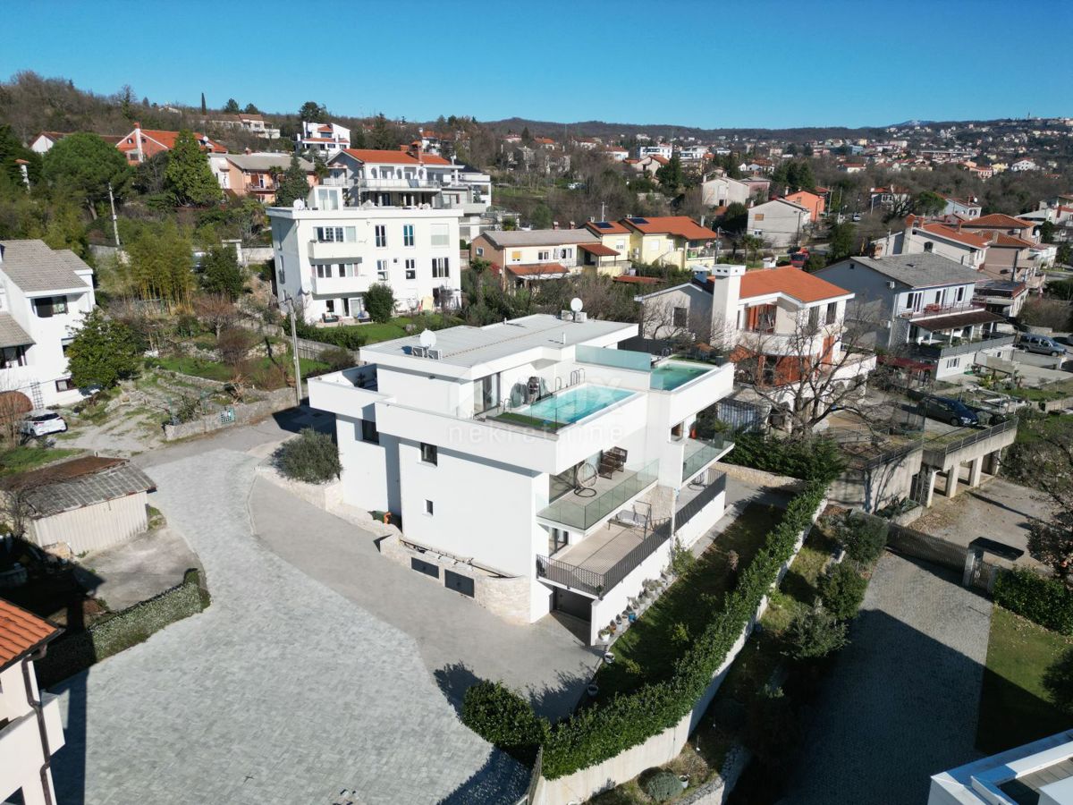 OPATIJA, POBRI - villa unica vicino a Opatija con piscina, vista panoramica sul mare, appena arredata