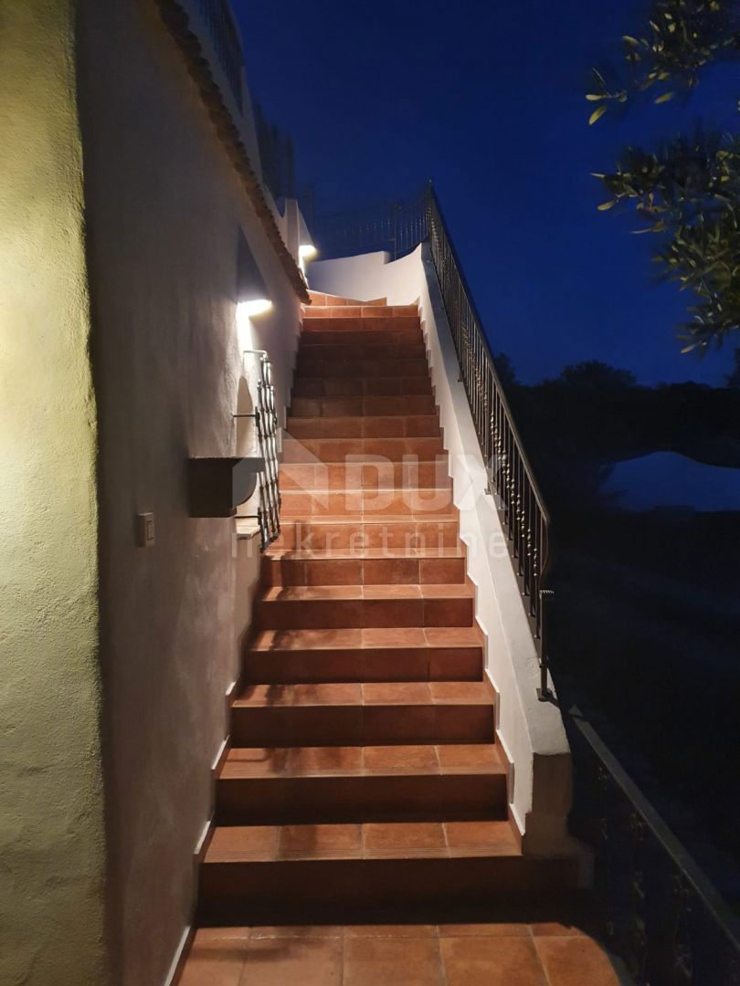 ISTRIA, GALIŽANA - Una casa rustica unica con vista sulle Isole Brioni!