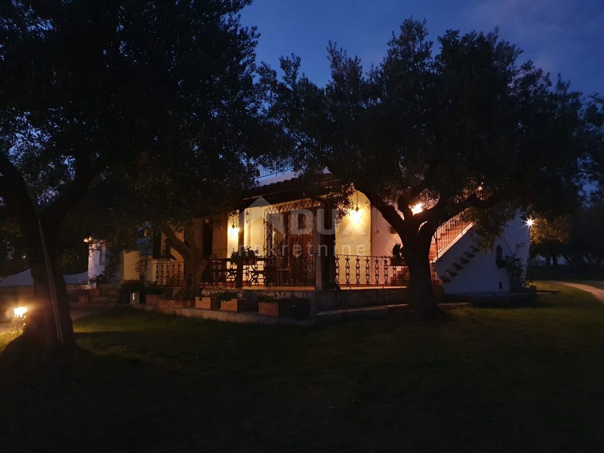 ISTRIA, GALIŽANA - Una casa rustica unica con vista sulle Isole Brioni!