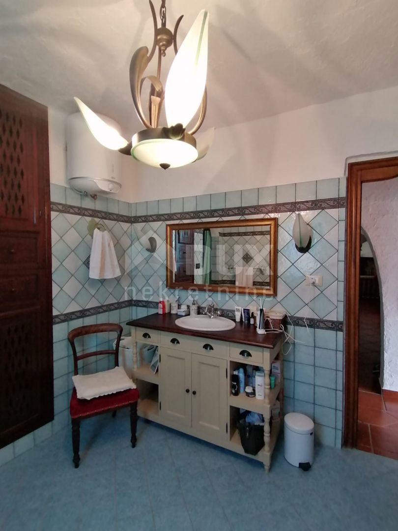 ISTRIA, GALIŽANA - Una casa rustica unica con vista sulle Isole Brioni!