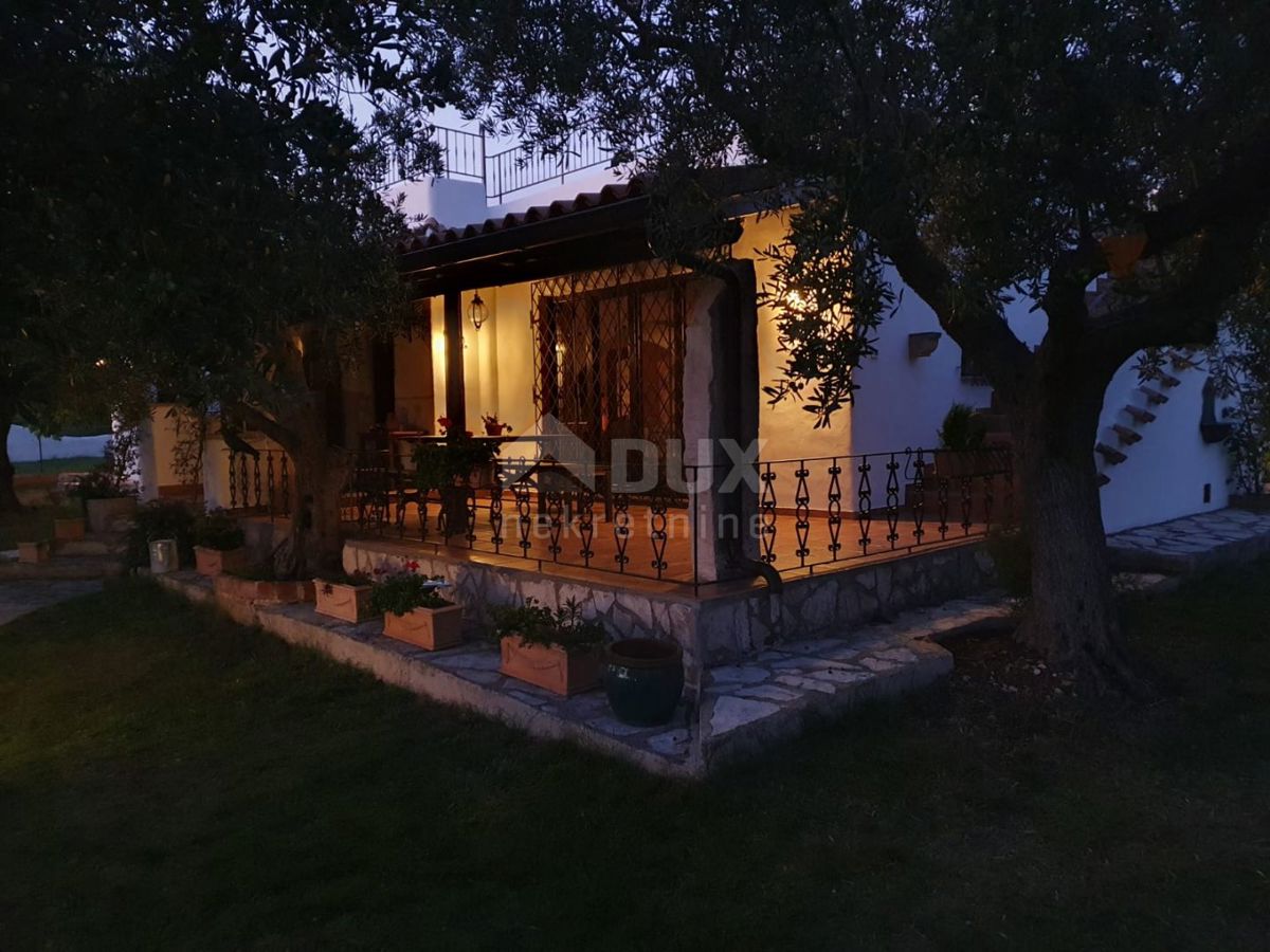 ISTRIA, GALIŽANA - Una casa rustica unica con vista sulle Isole Brioni!