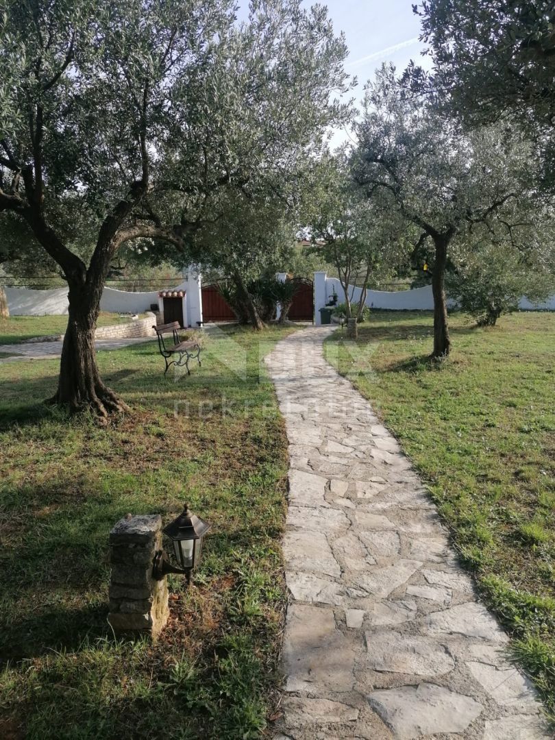ISTRIA, GALIŽANA - Una casa rustica unica con vista sulle Isole Brioni!
