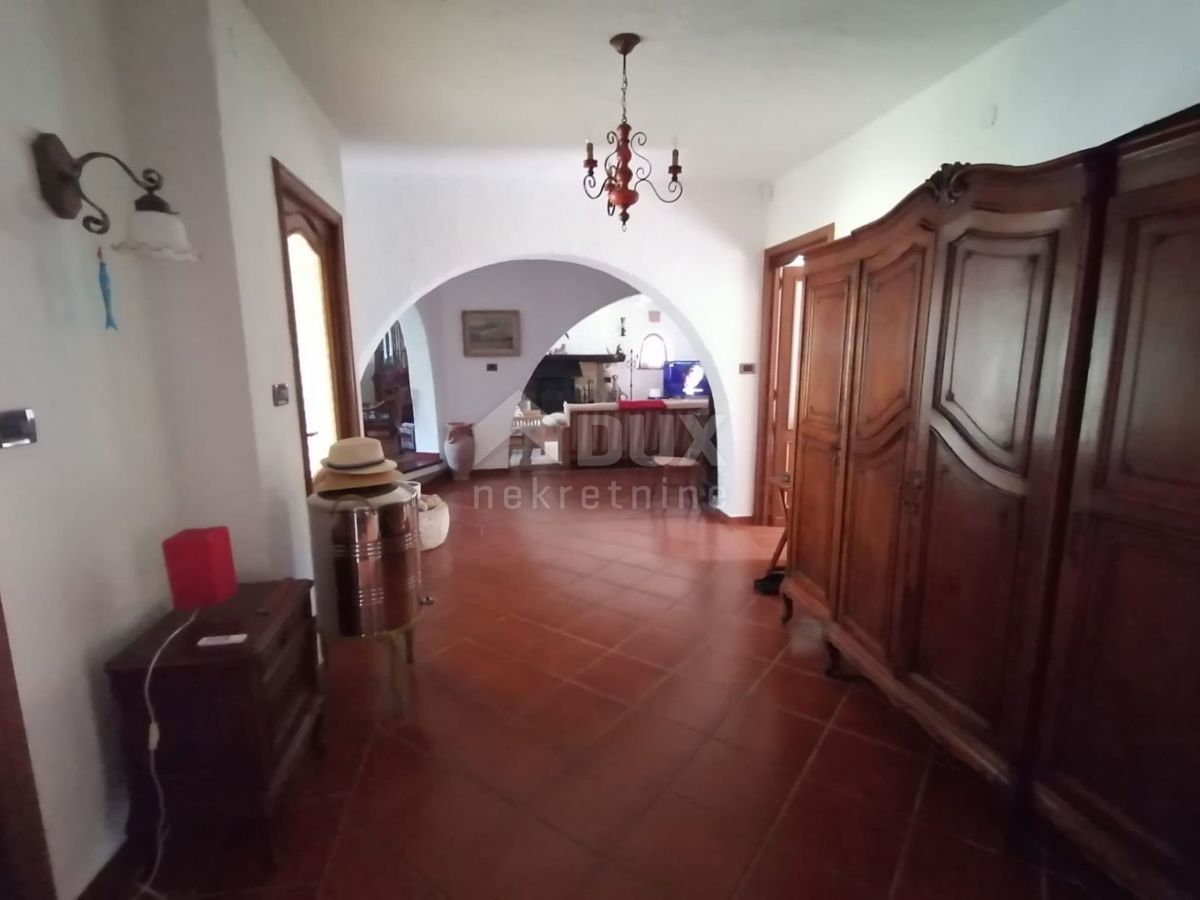 ISTRIA, GALIŽANA - Una casa rustica unica con vista sulle Isole Brioni!