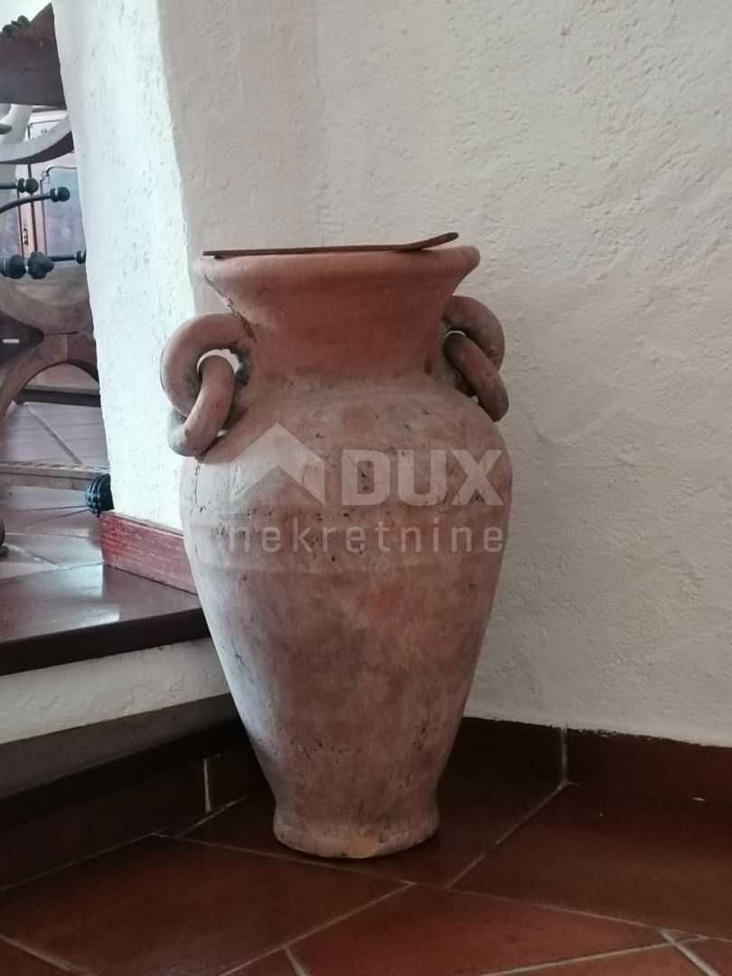 ISTRIA, GALIŽANA - Una casa rustica unica con vista sulle Isole Brioni!