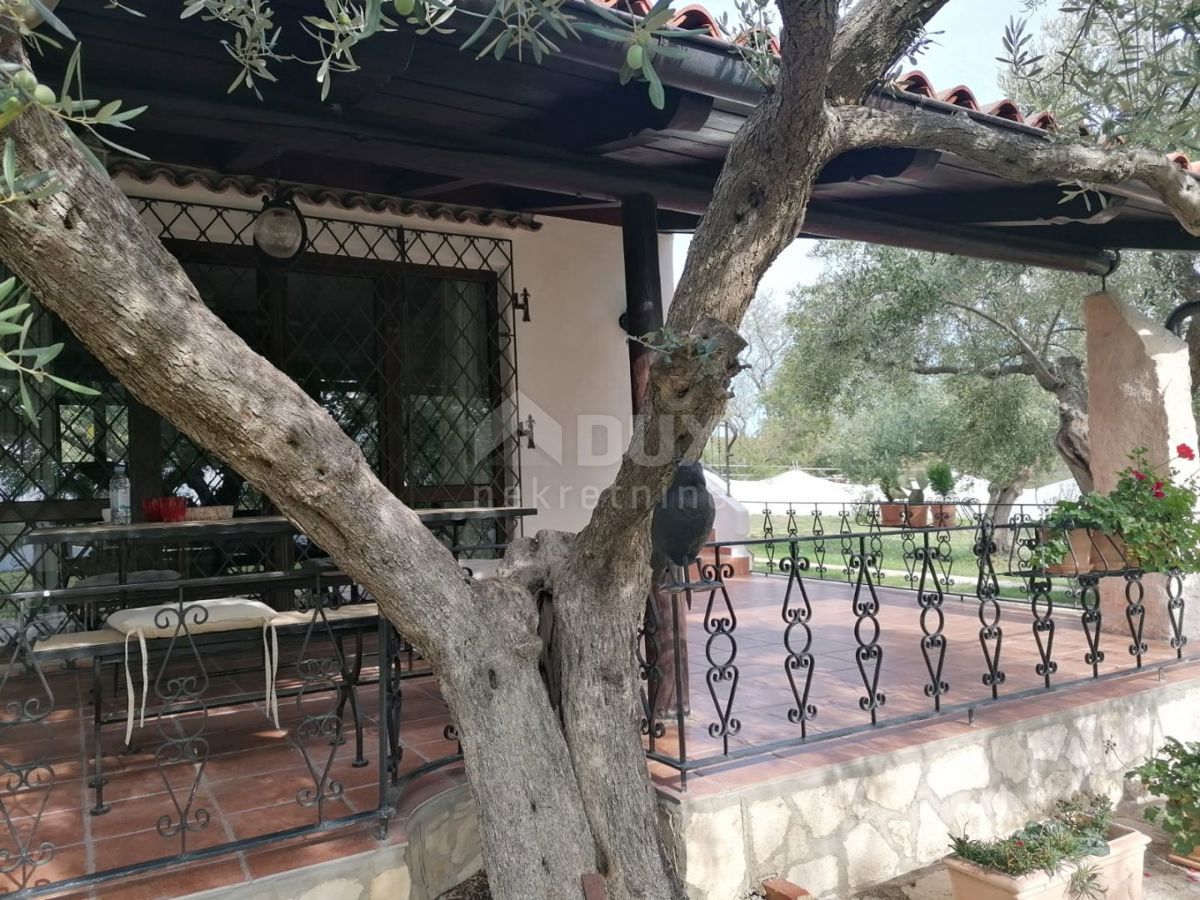 ISTRIA, GALIŽANA - Una casa rustica unica con vista sulle Isole Brioni!