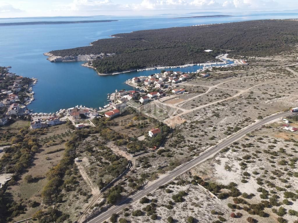 L'ISOLA DI PAG, ŠIMUNI, terreno edificabile a 200 m dal mare, per una casa bifamiliare/ due edifici più piccoli/ villa/ case in affitto con piscina / case vacanze con piscina 