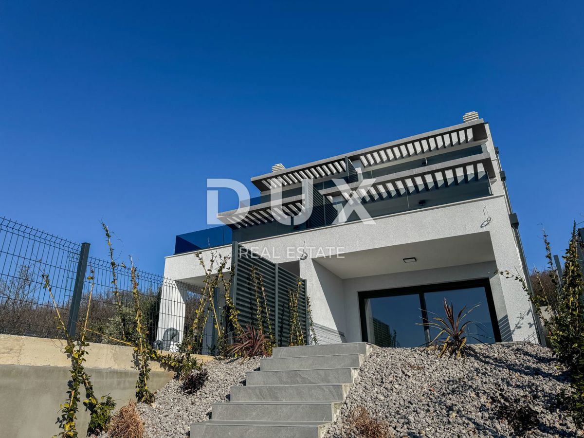 RIJEKA, KOSTRENA - esclusiva villa duplex con piscina e garage e vista panoramica sul mare