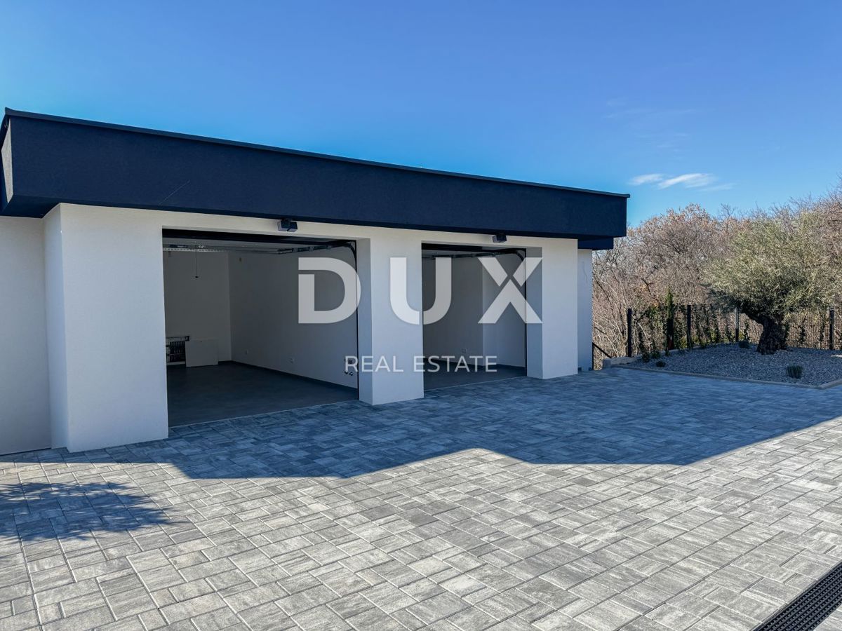 RIJEKA, KOSTRENA - esclusiva villa duplex con piscina e garage e vista panoramica sul mare