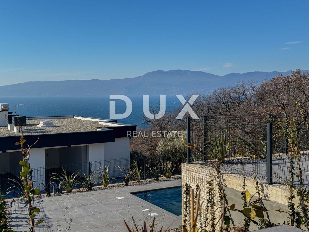 RIJEKA, KOSTRENA - esclusiva villa duplex con piscina e garage e vista panoramica sul mare