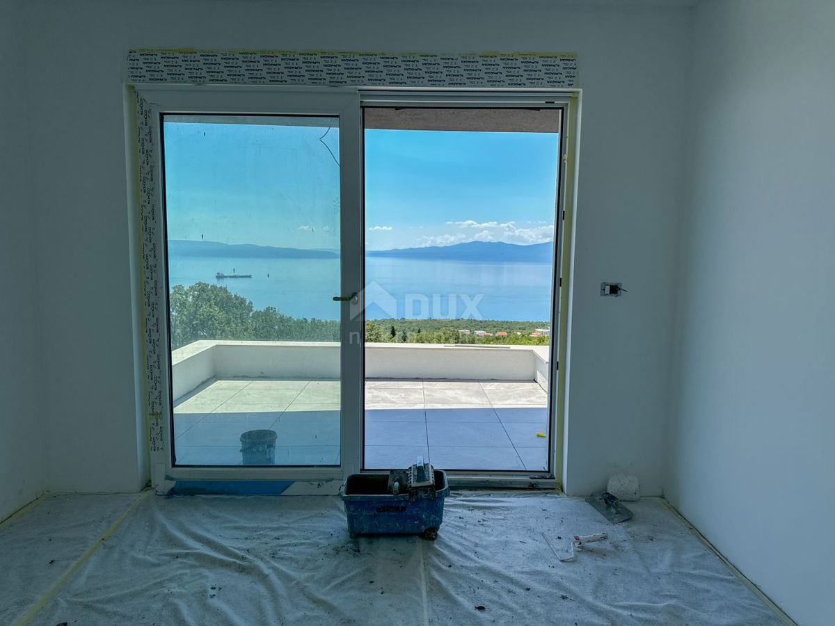 RIJEKA, KOSTRENA - esclusiva villa duplex con piscina e garage e vista panoramica sul mare