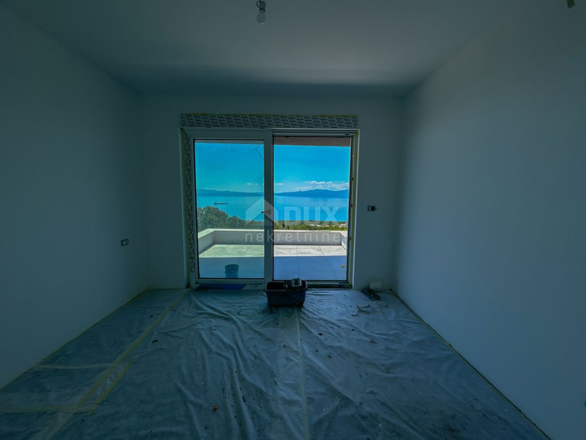 RIJEKA, KOSTRENA - esclusiva villa duplex con piscina e garage e vista panoramica sul mare