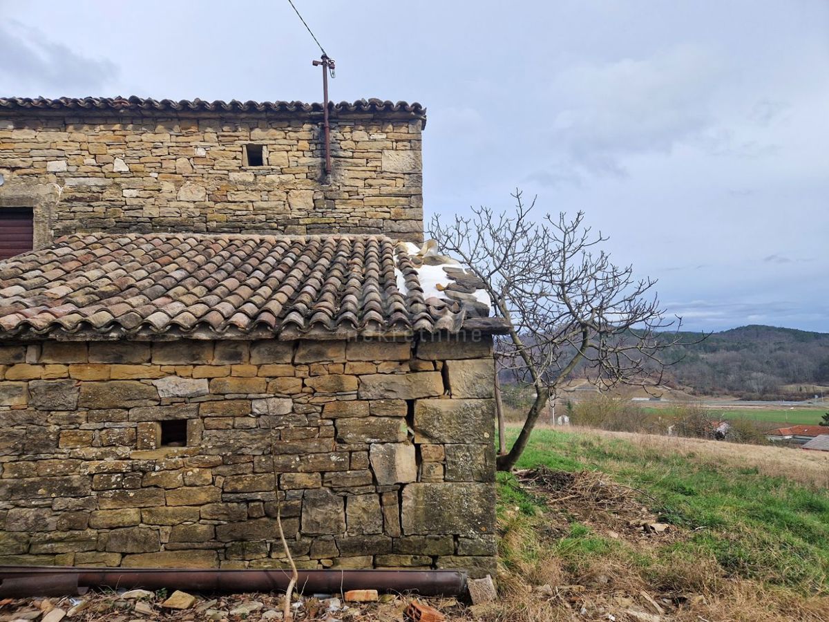 ISTRIA, CEROVLJE - Fabbricato indipendente in pietra