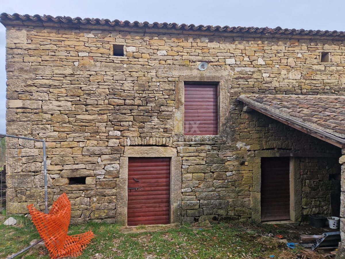 ISTRIA, CEROVLJE - Fabbricato indipendente in pietra