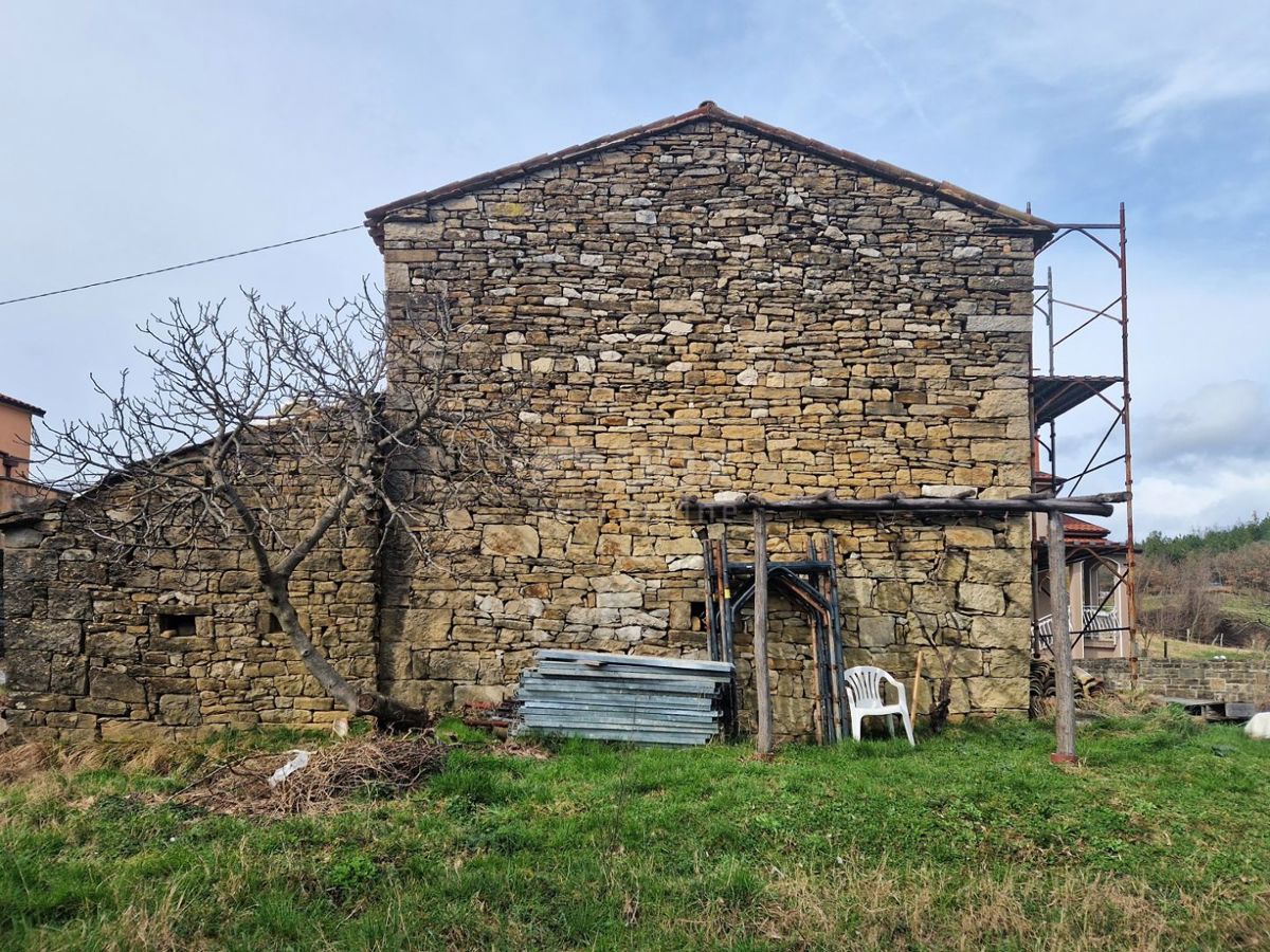 ISTRIA, CEROVLJE - Fabbricato indipendente in pietra