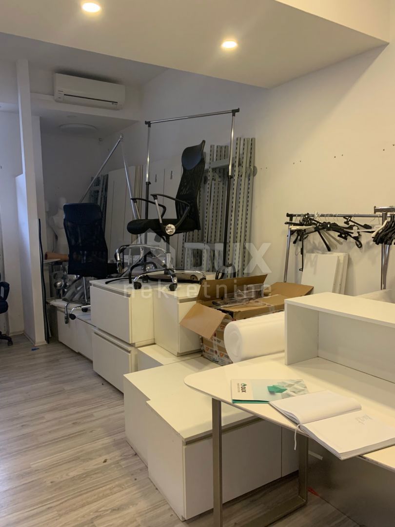 Locale commerciale Rovinj, 1m2
