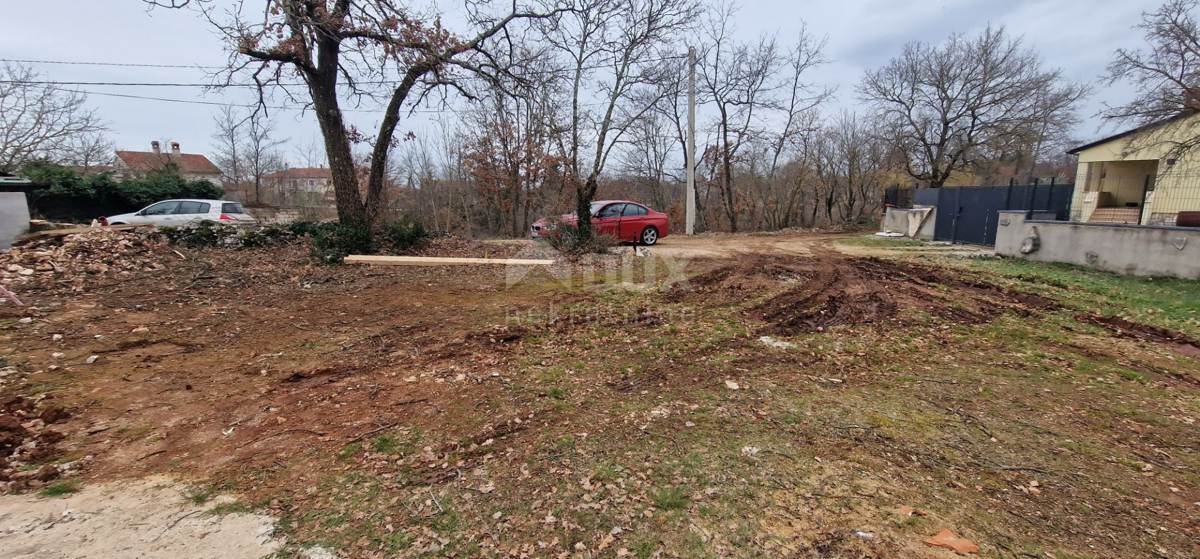 ISTRIA, SVETVINČENAT - Terreno con permesso di costruire per una bella casa ad un piano con piscina