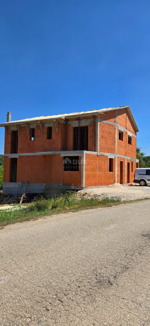 ISTRIA, BUJE - Casa bifamiliare con piscina, nuova costruzione, vista sulla natura