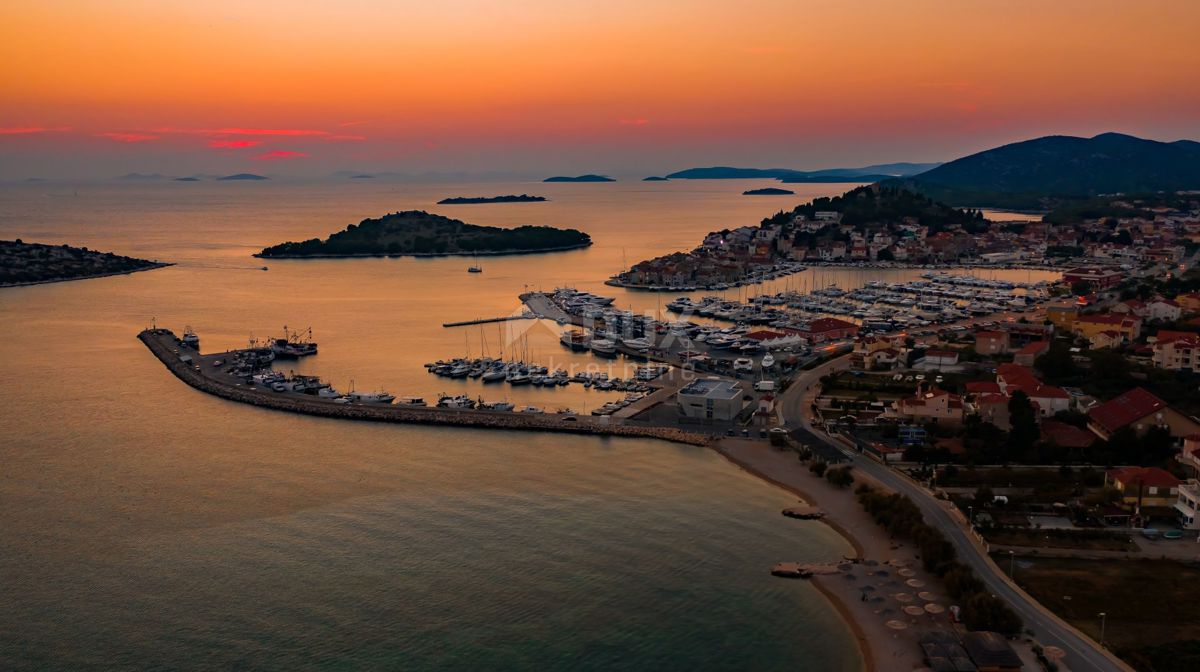 ŠIBENIK, TRIBUNJ - Bellissimo appartamento con 3 camere da letto con vista mare