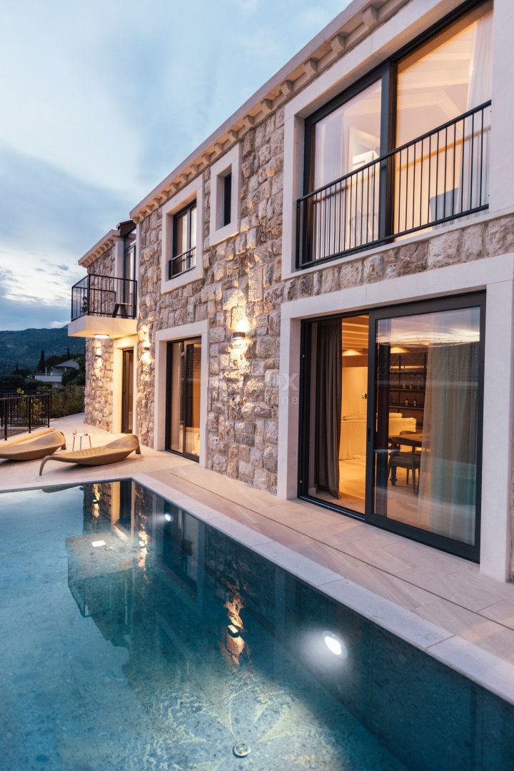 DUBROVNIK - Lussuosa villa in pietra in vendita