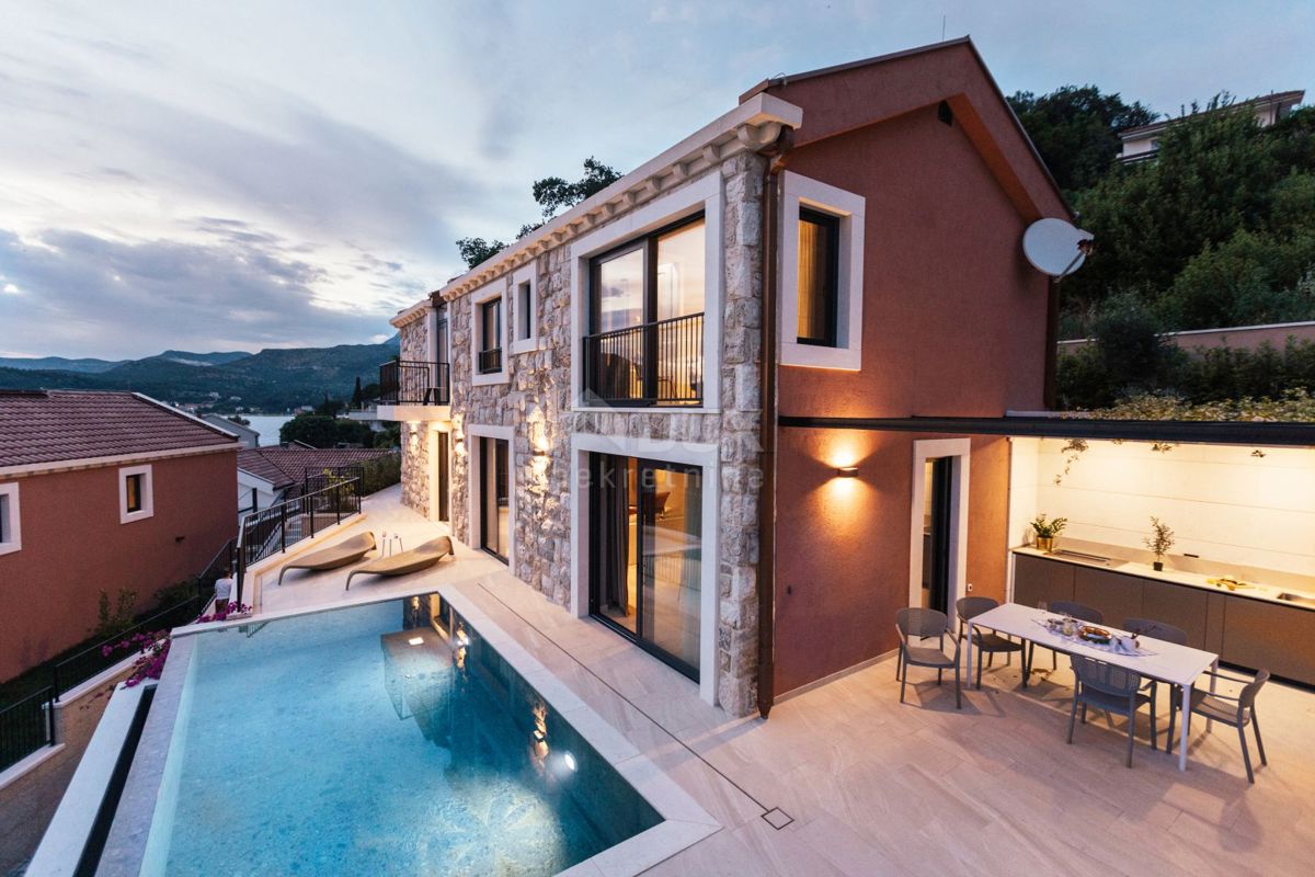 DUBROVNIK - Lussuosa villa in pietra in vendita