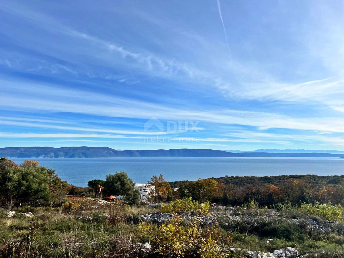 ISTRIA, RABAC - Ampio terreno con vista mare e permesso di costruire