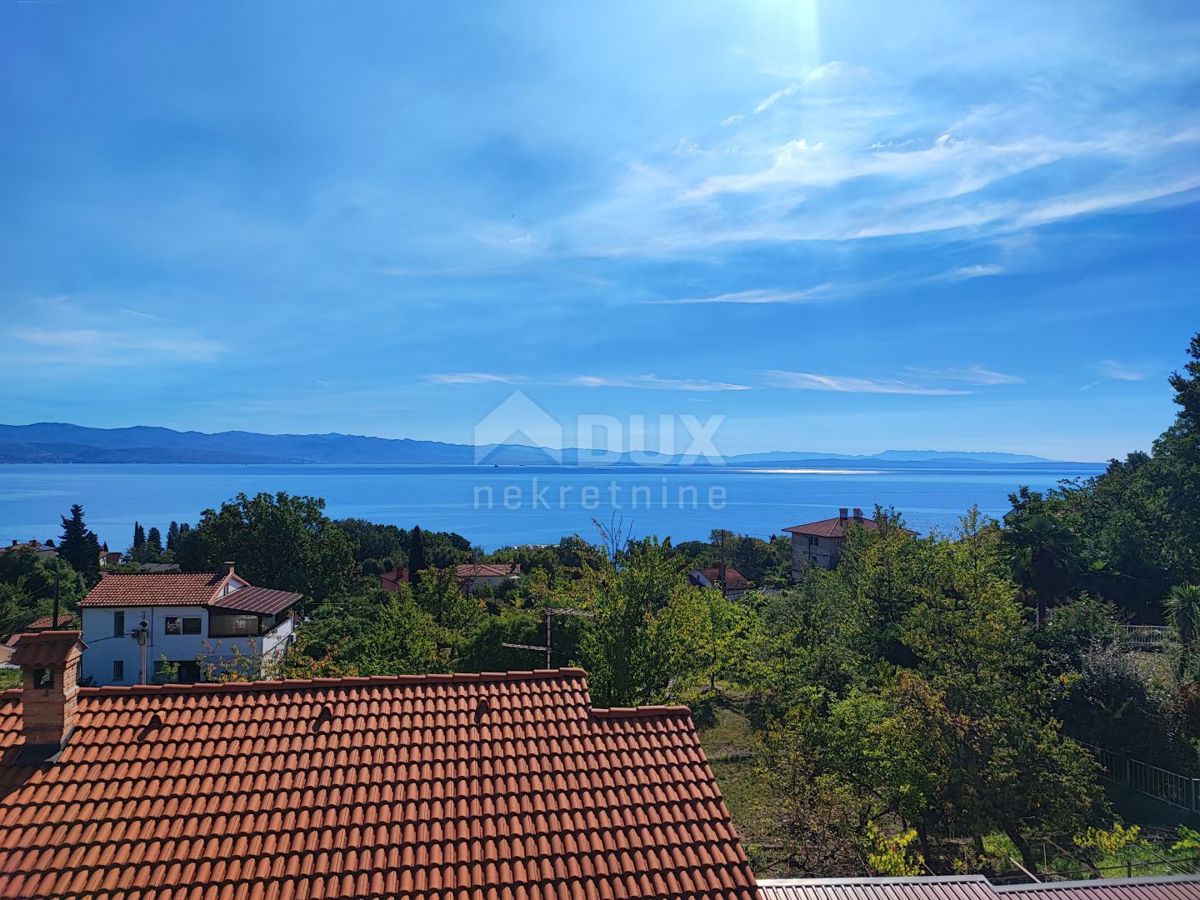 LOVRAN, IKA - Casa bifamiliare con giardino e bellissima vista mare