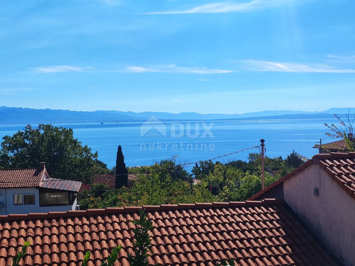 LOVRAN, IKA - Casa bifamiliare con giardino e bellissima vista mare