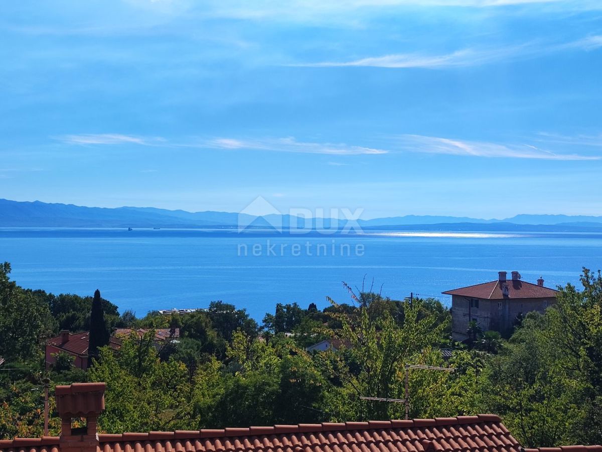 LOVRAN, IKA - Casa bifamiliare con giardino e bellissima vista mare