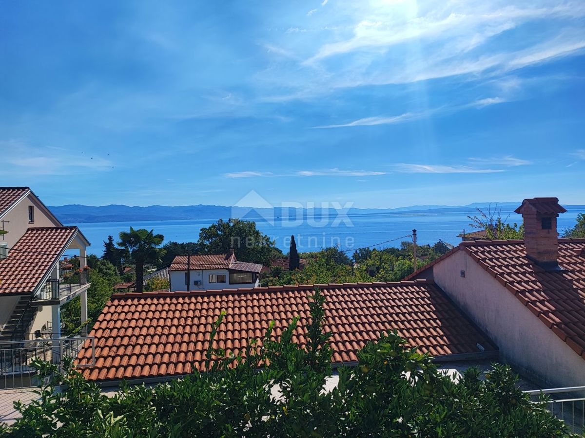 LOVRAN, IKA - Casa bifamiliare con giardino e bellissima vista mare