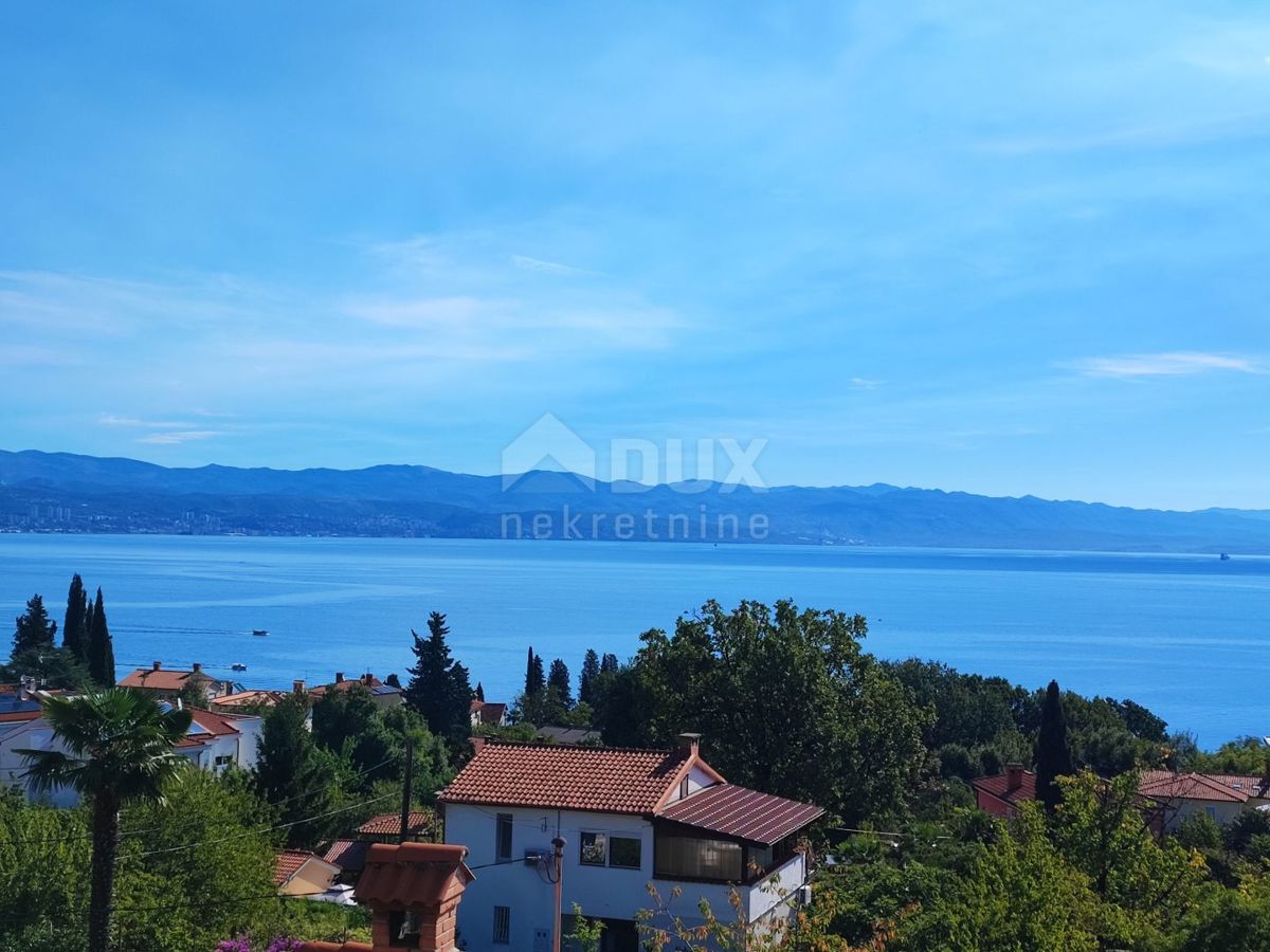 LOVRAN, IKA - Casa bifamiliare con giardino e bellissima vista mare