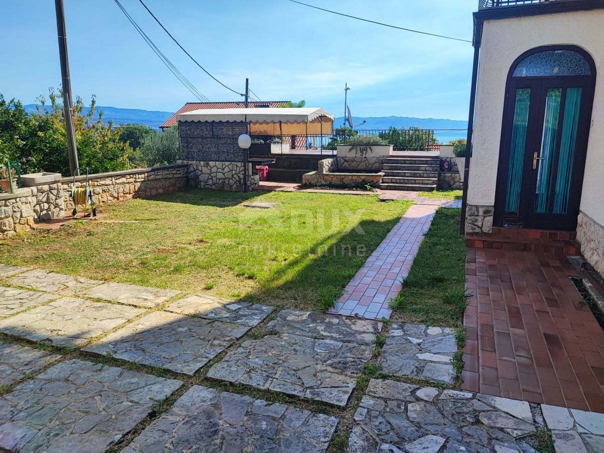 LOVRAN, IKA - Casa bifamiliare con giardino e bellissima vista mare